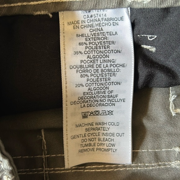 True Religion men’s cargo shorts - Picture 5 of 5